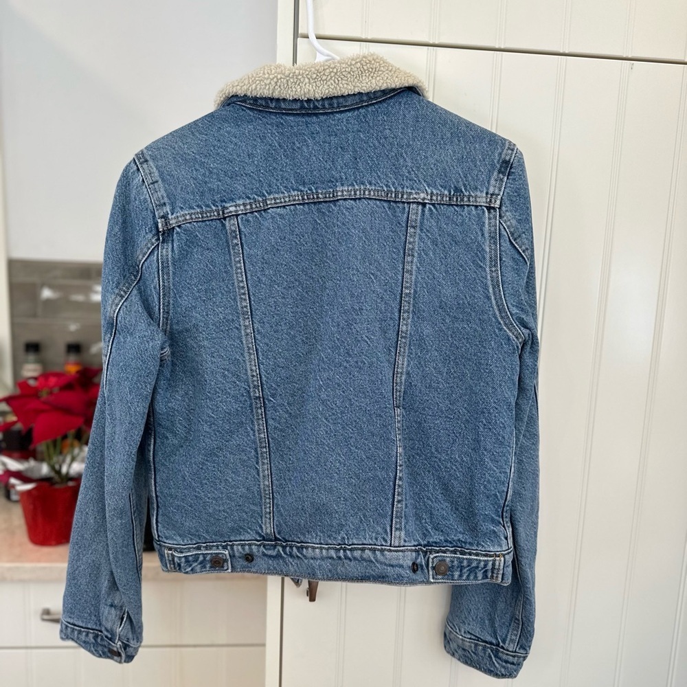 Levi’s Sherpa Trucker Jean Jacket - Picture 2 of 7